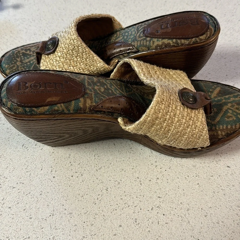 🍍 Born Women's Brown Leather Detail Nice Summer Vacation Wedge Sandals 8🍍
